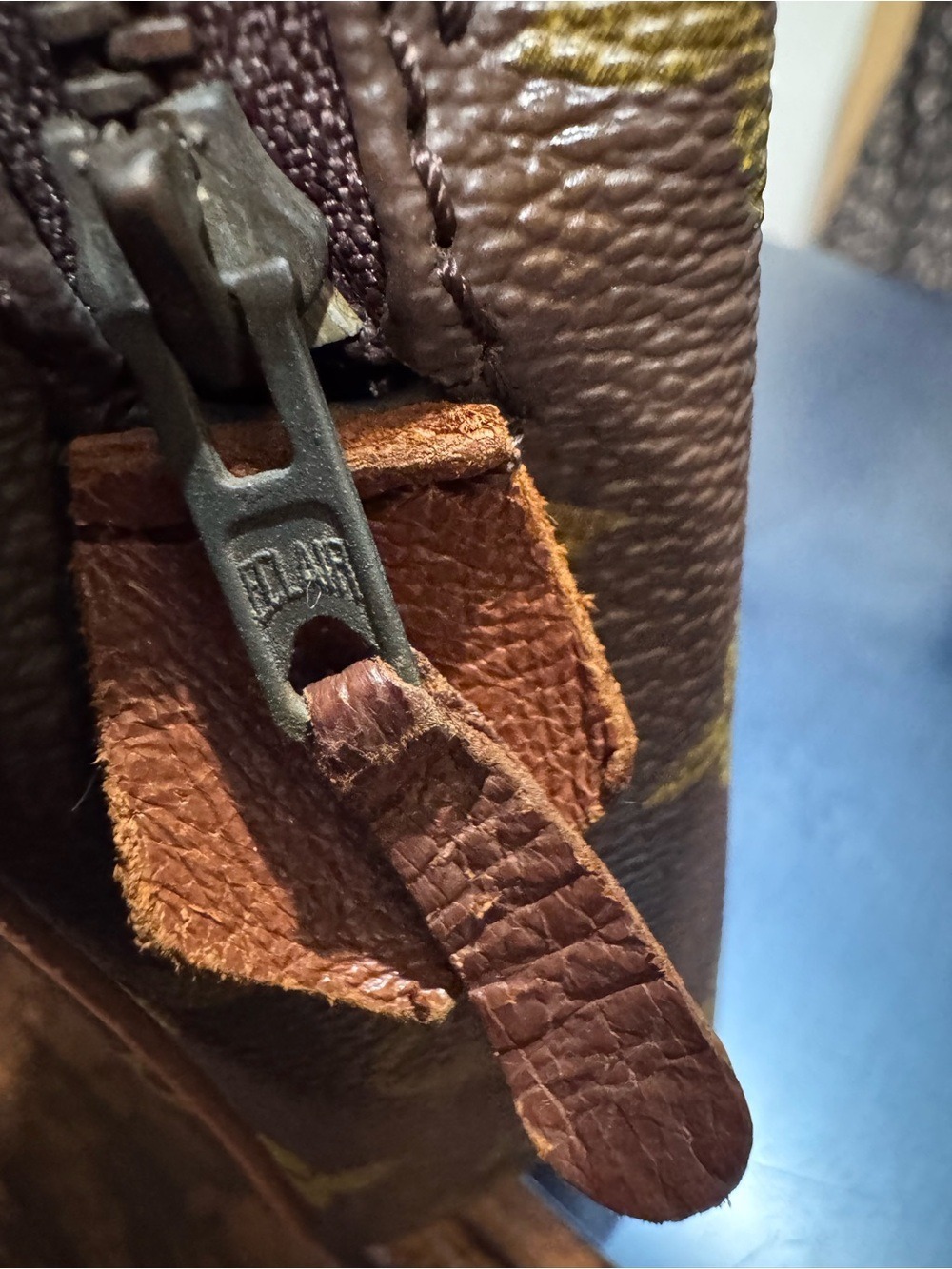 Louis Vuitton Danube Crossbody Vintage, Dust Bag and COA - Picture 13 of 16